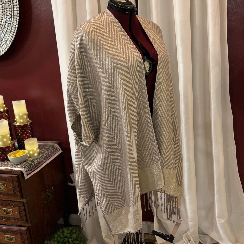 Chic Chevron Patterned Shawl